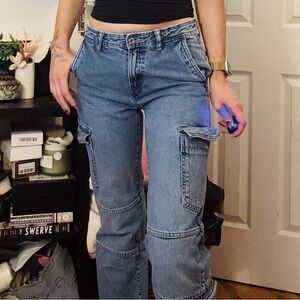 Zara Women’s Straight Leg Cargo Pocket Mid Rise Jeans​